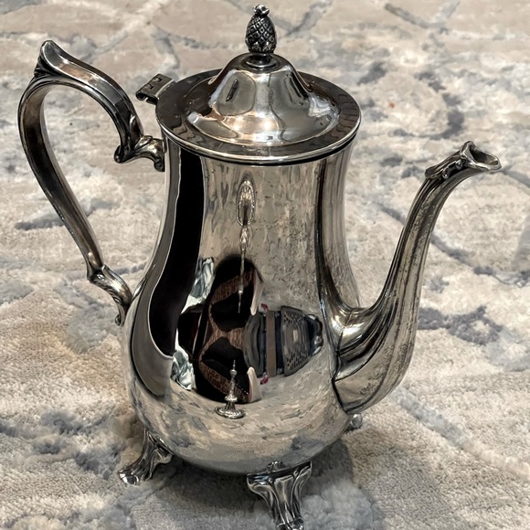International Silver company teapot made in the late 1800s - Picture 1 of 6